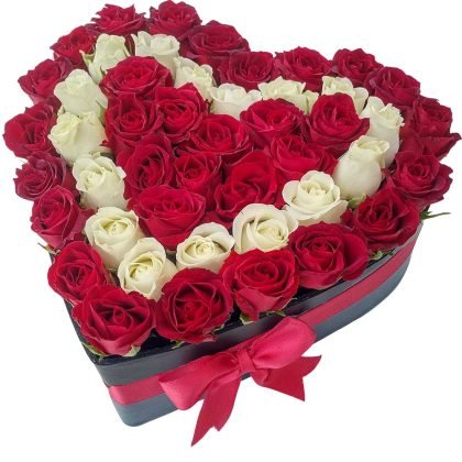 H51 Mini roses in a heart shape